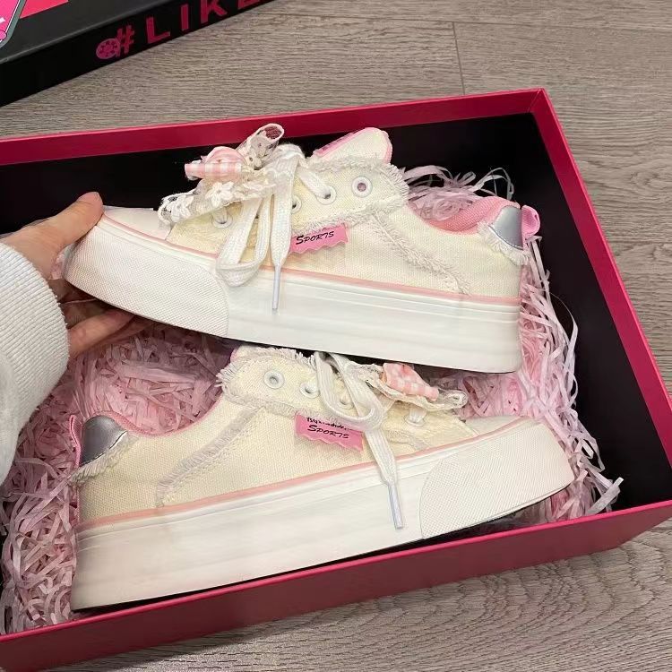 Damen Sneaker mit verspielten Schleifen-Details und rutschfester Sohle EB