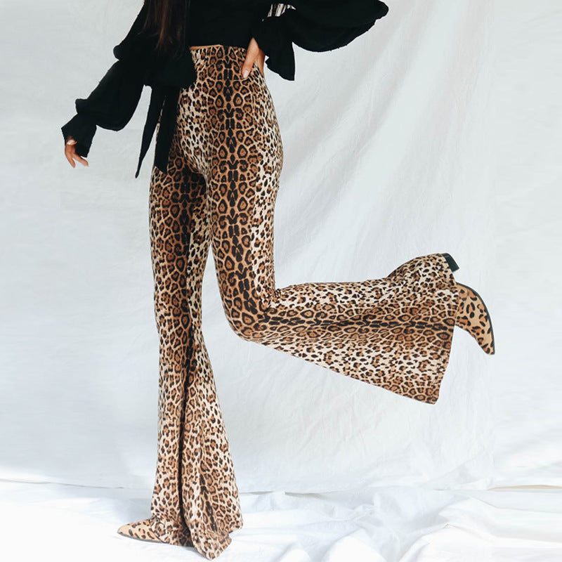 Damen Flared Jeans mit stilvollem Leopardenmuster EB