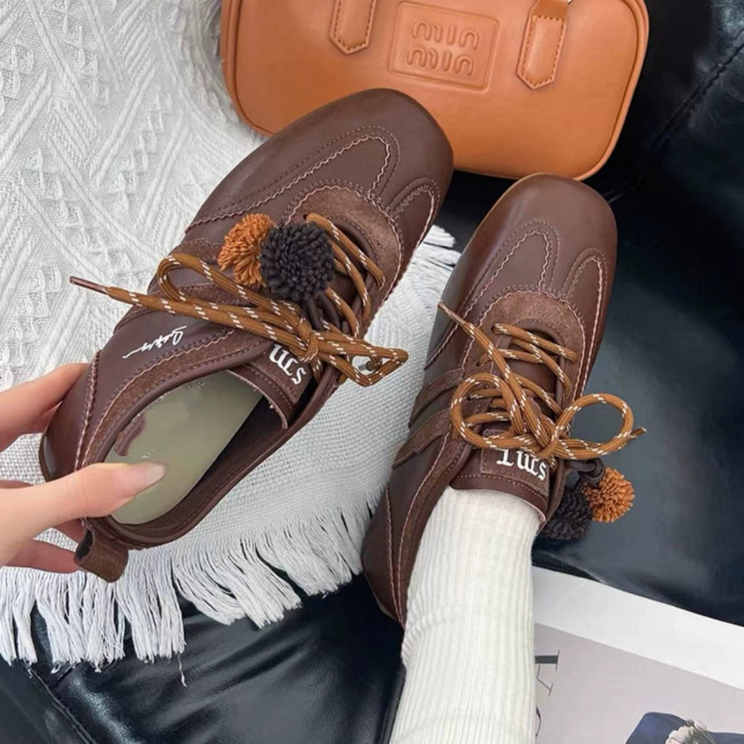 Damen Sneakers mit verspieltem Pompon-Design und bequemer Sohle EB