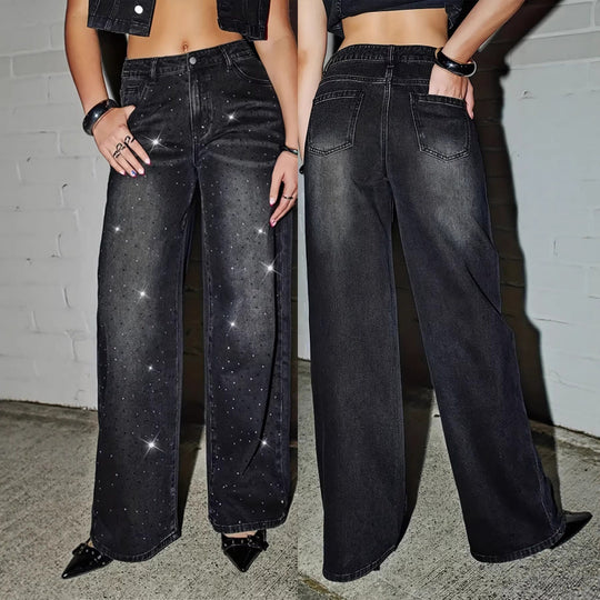 Damen Jeans-Outfit im modernen Streetstyle mit Glitzerdetails EB