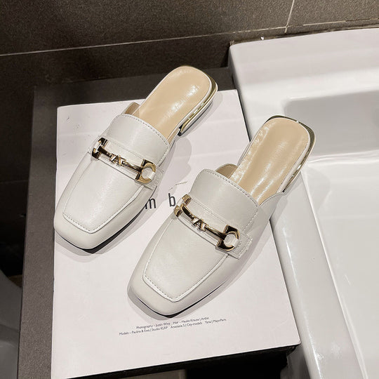 Damen elegante Mules aus weichem Leder mit modischem Metallakzent EB