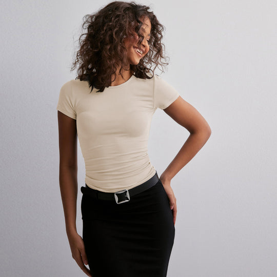 Damen Slim Fit T-Shirt aus hochwertigem Baumwollmix mit elastischem Stretch EB