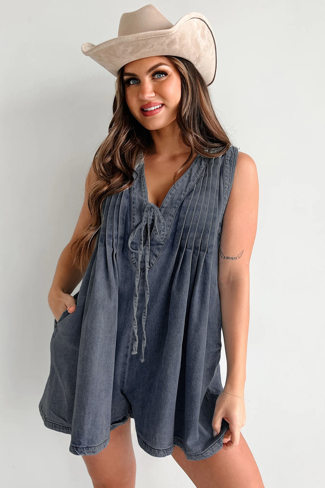 Damen lässiger Jumpsuit mit eleganten Falten und praktischen Taschen EB