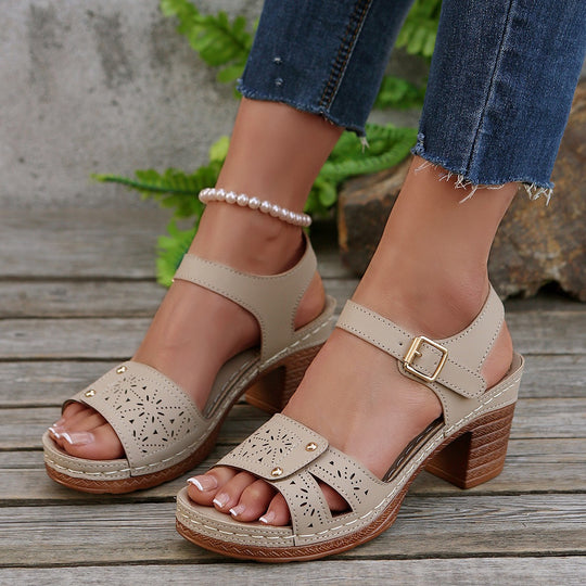Damen Sandalen mit komfortablem Blockabsatz und dekorativem Lochmuster EB