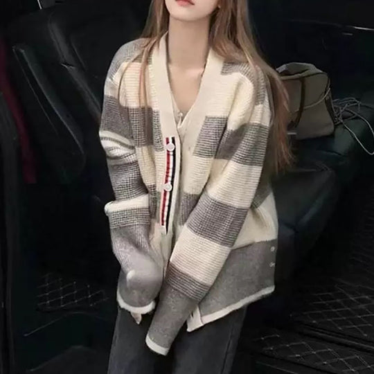 Damen lässiger Strickcardigan mit gestreiftem Muster und praktischen Taschen EB