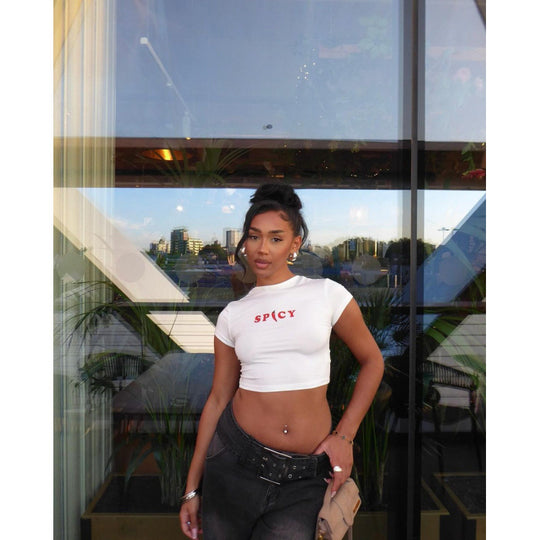Damen cropped T-Shirt mit modernem Schriftzug und figurbetontem Schnitt EB