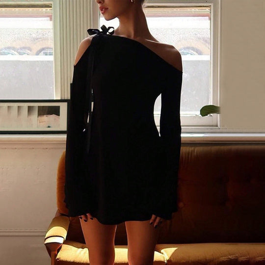 Damen Ein-Schulter-Minikleid mit dekorativer Schleife, taillierter Silhouette und langen Ärmeln Eichborn Berlin