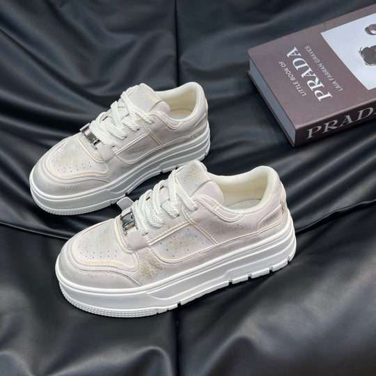 Damen modische Sneakers mit hochglänzendem Obermaterial und stabiler Plateausohle EB