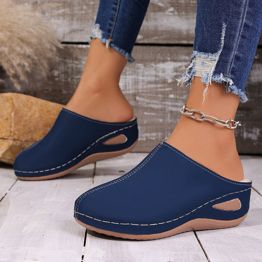 Damen  geschlossene Slip-On Pantolette mit ergonomischem Keilabsatz und dekorativer Ziernaht EB