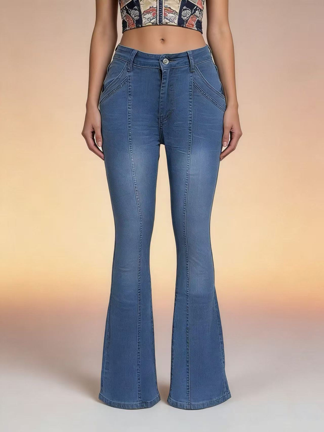 Damen nan hochgeschnittene taillierte Flared-Jeans mit mittiger Nahtführung und figurformender Hüftpartie EB