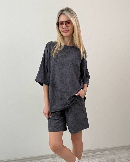 Damen elegantes Freizeit-Set aus locker sitzendem T-Shirt und kurzen Pants EB
