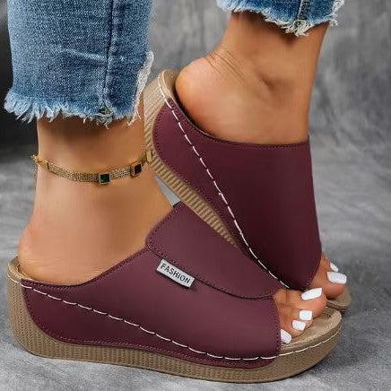 Damen Wedge-Pantoletten mit hochgezogenem Riemen und komfortablem Fußbett EB