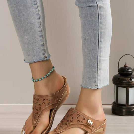 Damen Entspannende Zehentrenner-Sandalen mit modischem Cut-Out-Design und komfortablem Fußbett EB