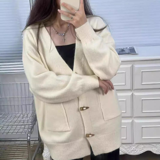 Damen gemütlicher Knitwear Cardigan mit großen Taschen und hochwertigen Knopfdetails EB