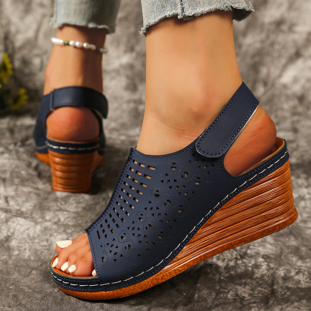 Damen Atmungsaktive Wedge-Sandalen mit floralem Cut-Out Design EB