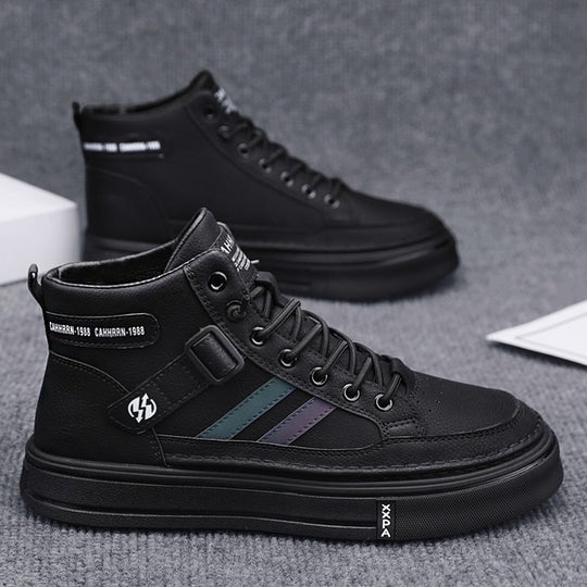 Unisex Mid-Top Street-Sneaker mit verstärkter Cupsohle, dekorativem Gurt und gepolstertem Knöchelkragen EB