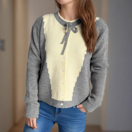 Damen Strickjacke mit kontrastierenden Mustern und dekorativen Knopfdetails EB