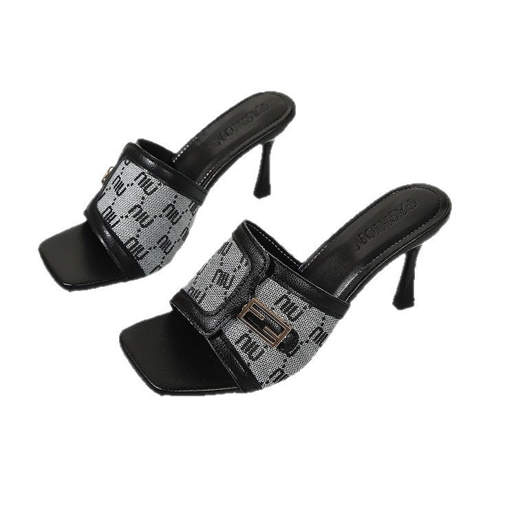 Damen elegante Slingback-Sandalen mit modischem Logo-Druck und schickem Absatz EB
