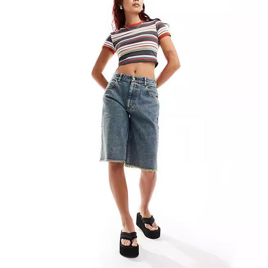 Damen Denim-Bermudashorts mit lässigem Schnitt und fransigen Säumen EB