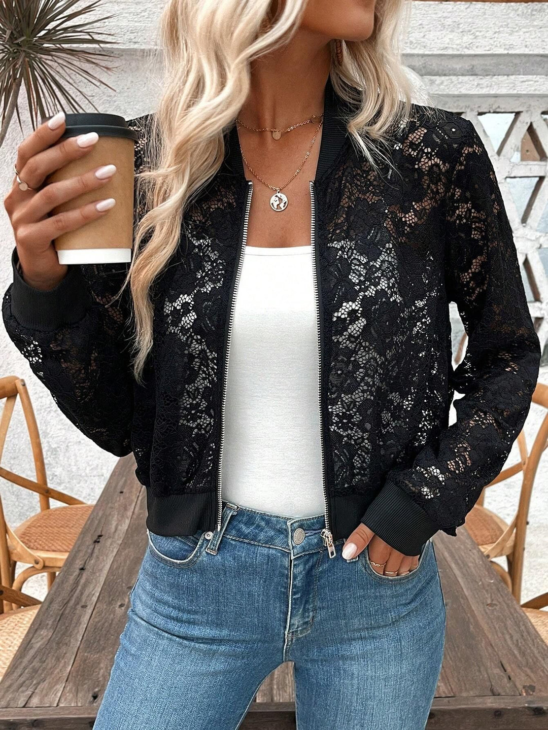 Damen nan Spitzen-Bomberjacke mit Reißverschluss, Rippbündchen und floraler Transparenz EB