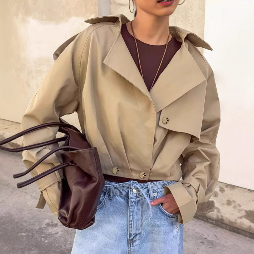 Damen modische Kurzjacke im minimalistischen Design mit lässigem Schnitt und praktischen Details EB