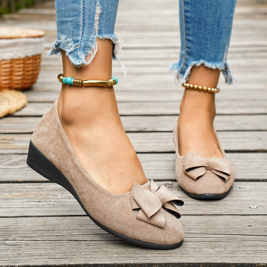 Damen  minimalistische Samt-Ballerina mit dekorativer Fußkette und ergonomischem Komfortfußbett EB