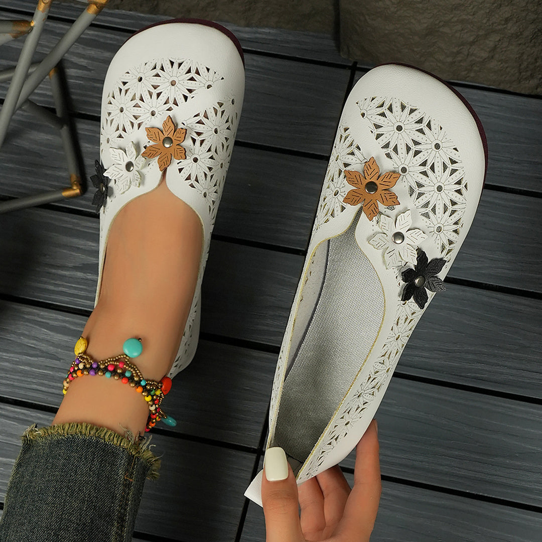 Damen nan flache Ballerina-Pantoffel mit Laserperforation und dreidimensionaler Blumenapplikation EB