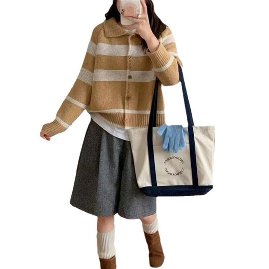 Damen Modischer Strickcardigan mit eleganten Streifen und Holzknöpfen EB