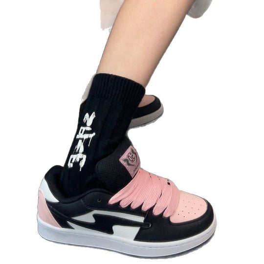 Damen Sportliche Sneakers mit atmungsaktiver Oberflächenstruktur und robustem Profil EB