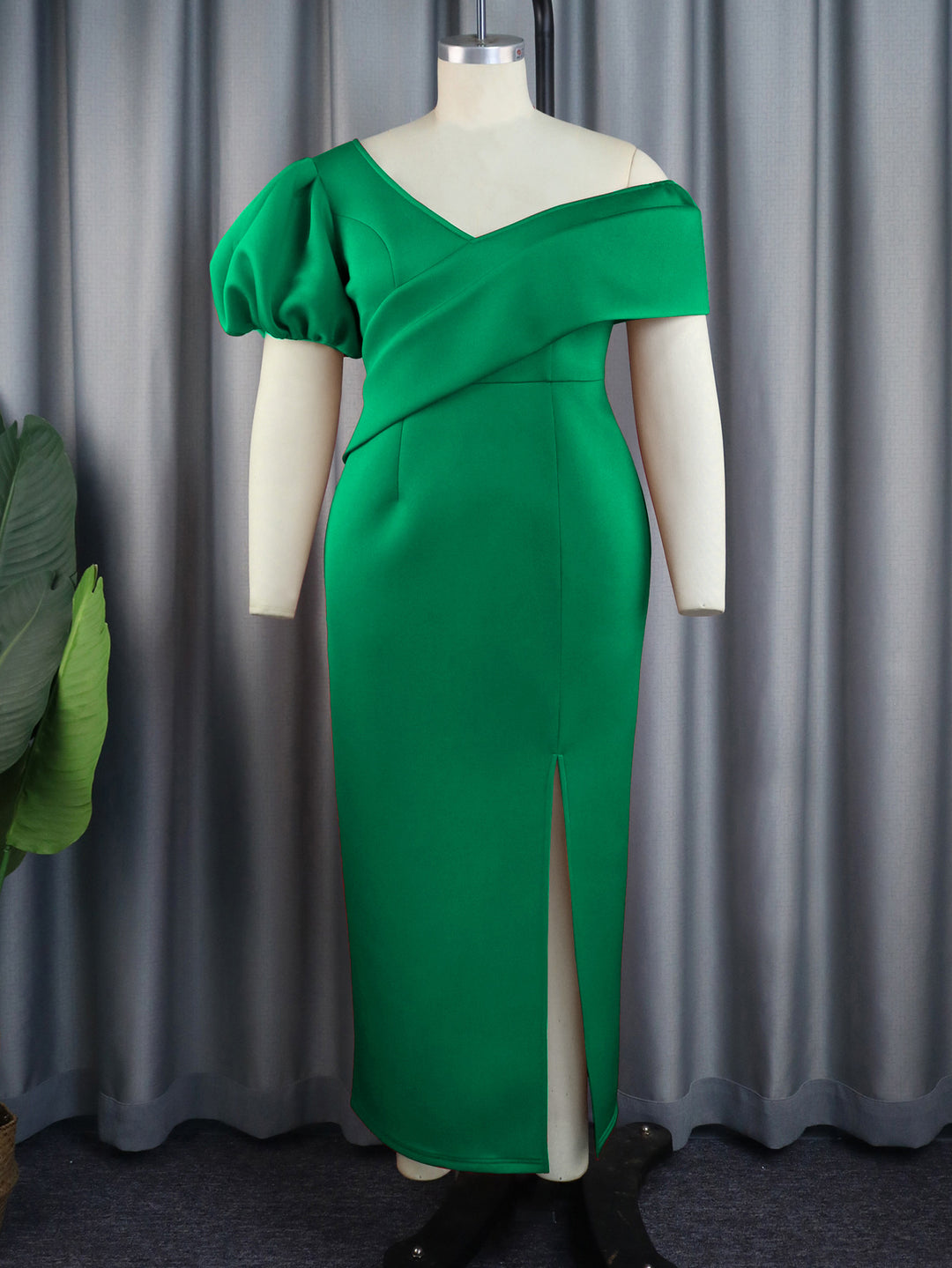 Damen Elegantes Maxikleid mit asymmetrischem Ausschnitt und voluminösen Puffärmeln EB