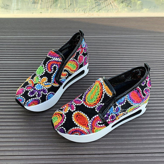 Damen Slip-On Keil-Sneaker mit besticktem Canvas-Obermaterial und luftgepolsterter Plateau-Sohle EB