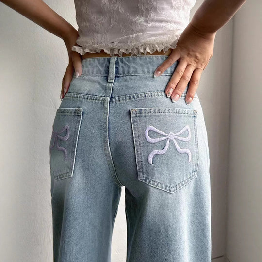 Damen Weite Jeans mit lässigem Schnitt und fransigen Säumen EB