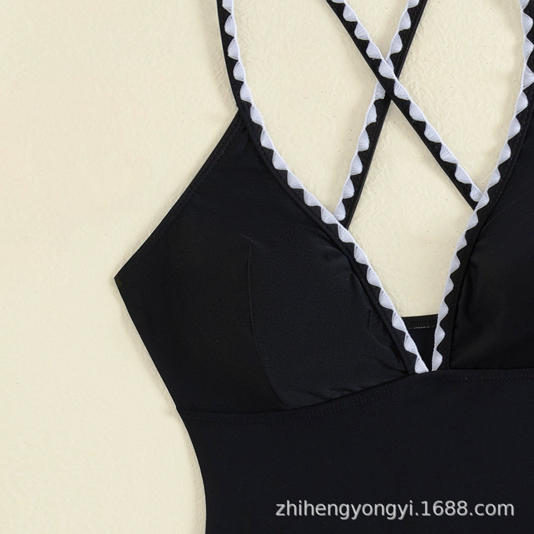 Damen Einteiliger Badeanzug mit trendigem Cut-Out und raffiniertem Überwurf EB