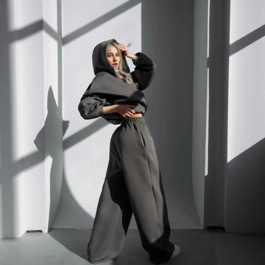Damen gekürztes Scuba-Hoodie mit oversized Kapuze und elastischer High‑Waist Jogginghose Eichborn Berlin