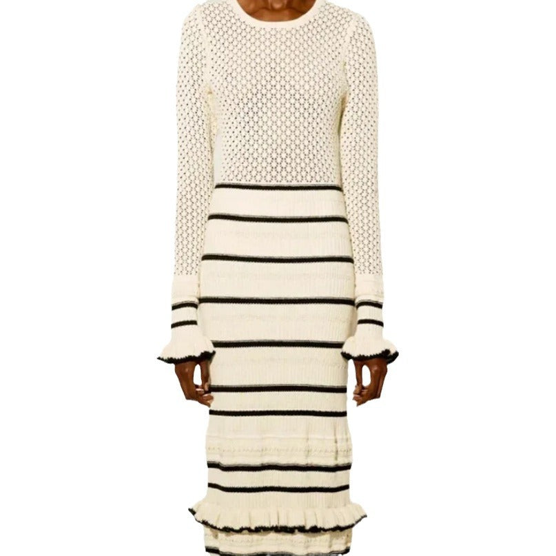 Damen Strickmaxikleid mit raffiniertem Lochmuster und kontrastierendem Streifen EB