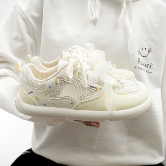 Damen Sneakers mit verspieltem Sternen-Muster und perlenverzierten Schnürsenkeln EB