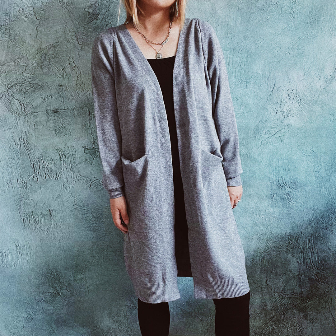 Damen lässige Strickjacke mit tiefem Schnitt und praktischen Taschen EB