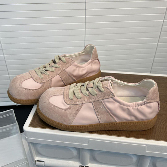 Damen Sportliche Sneakers mit elegantem Satin-Obermaterial EB