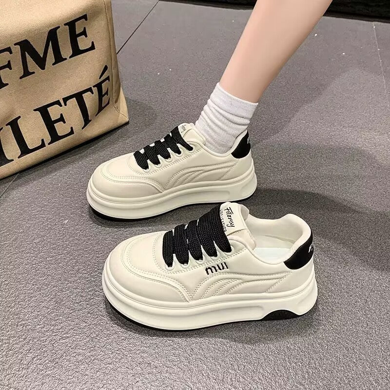 Damen Sportliche Sneakers mit extra dicker Sohle und innovativem Design EB
