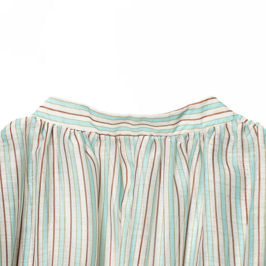 Damenbluse mit tiefem V-Ausschnitt und eleganten Rüschendetails EB