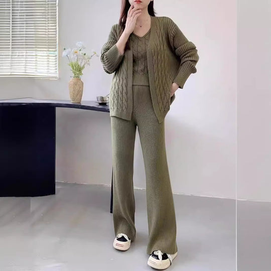 Damen Feinstrick-Ensemble mit originellem Zopfmuster und weiten Hosen EB