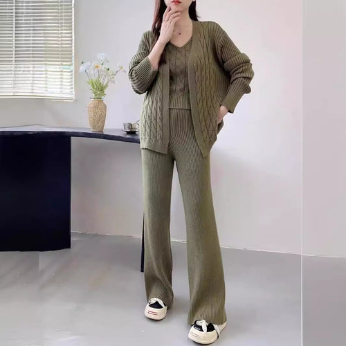 Damen Feinstrick-Ensemble mit originellem Zopfmuster und weiten Hosen EB