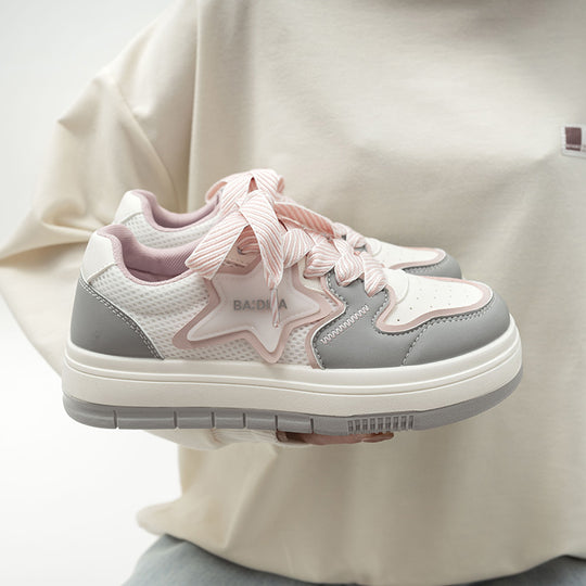 Damen Sportliche Sneakers mit auffälligem Sternendesign und innovativer Schnürung EB