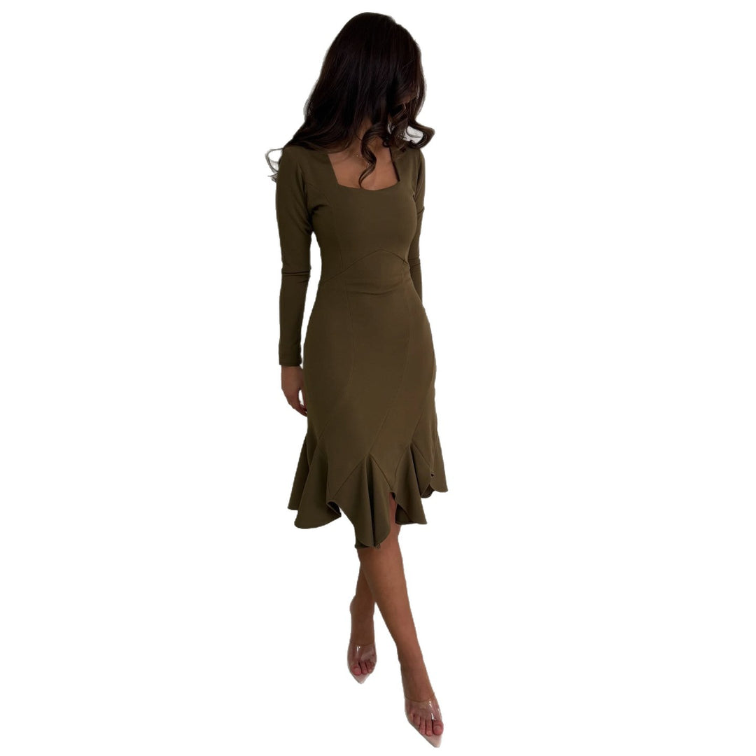 Damen Kleid mit raffiniertem Schnitt EB