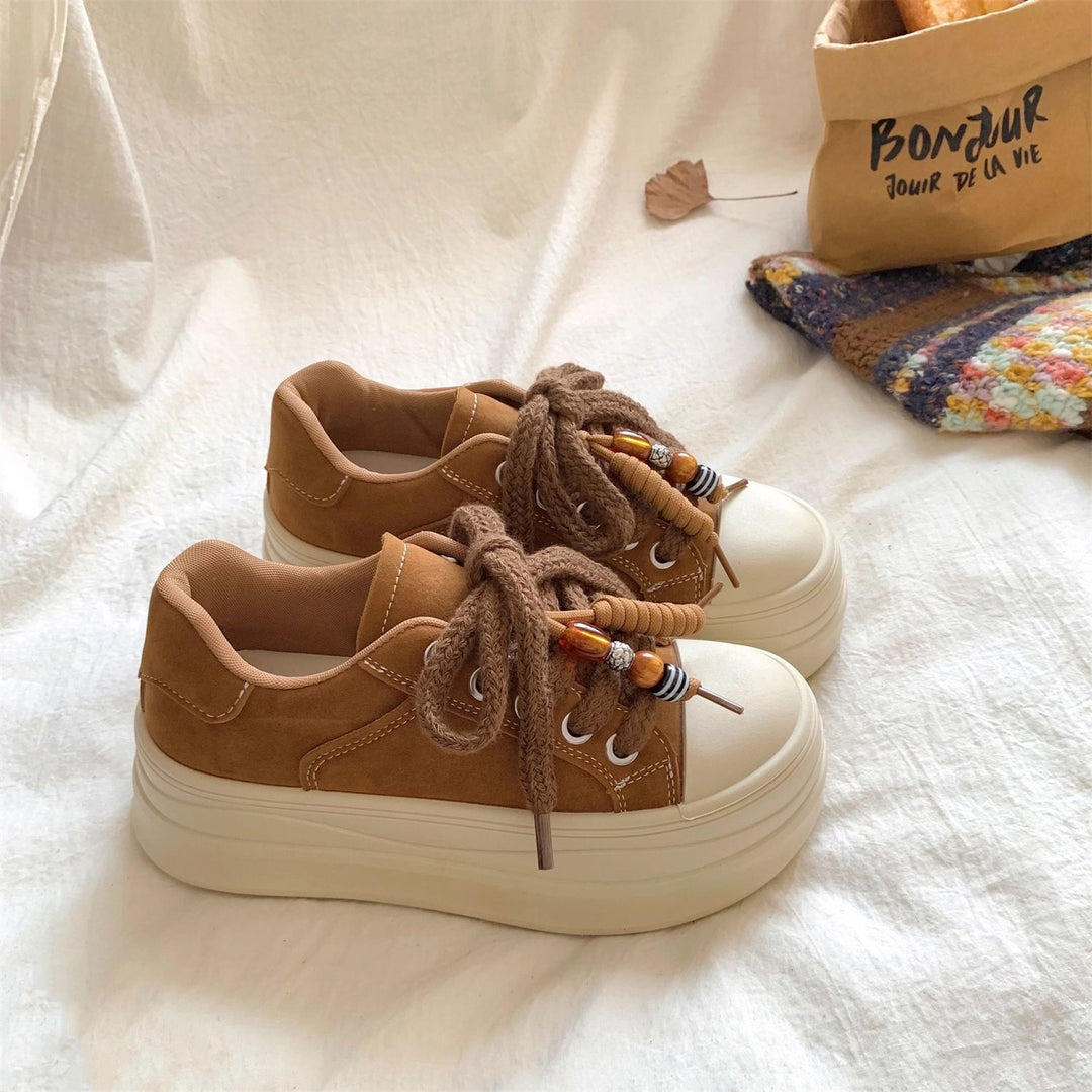 Damen Chunky Plateau-Sneaker mit dekorativen Schnürdetails EB