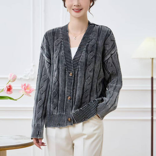 Damen Gemusterter Strickcardigan mit Zopfmuster und Knopfdetails EB
