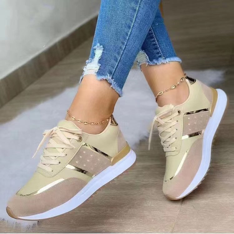 Damen stylische Fashion-Sneaker mit dekorativen Nieten Metallic-Details und gepolstertem Komfortfußbett EB