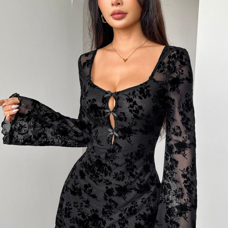 Damen Mini-Kleid mit transparenten Spitzenärmeln und floralem Design EB