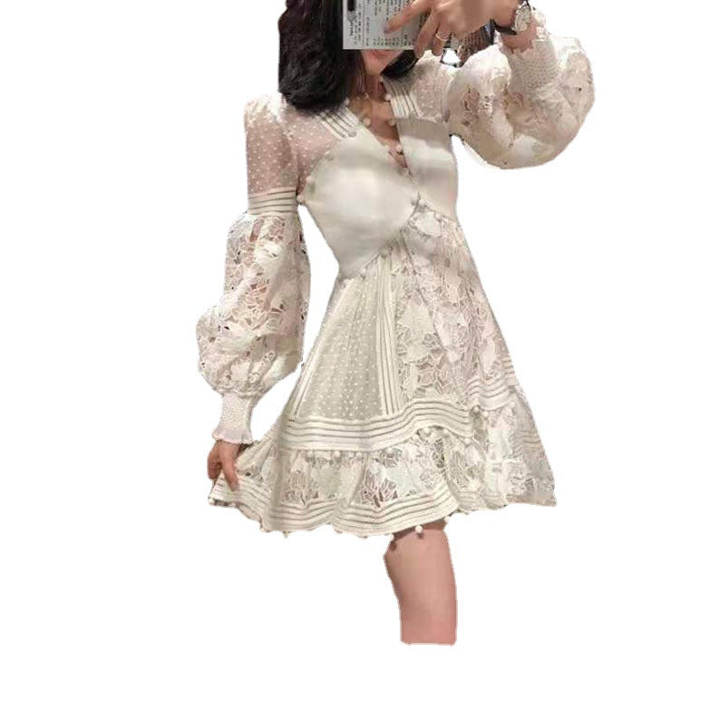 Damen verspieltes Blumenkleid mit Rüschendetails und transparenten Puffärmeln EB