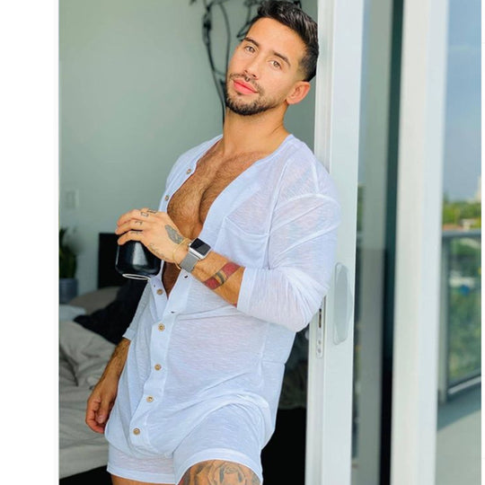 Herren nan komfortabler Kurzoverall mit Rundhalsausschnitt, durchgehender Holzknopfleiste und Brusttasche EB